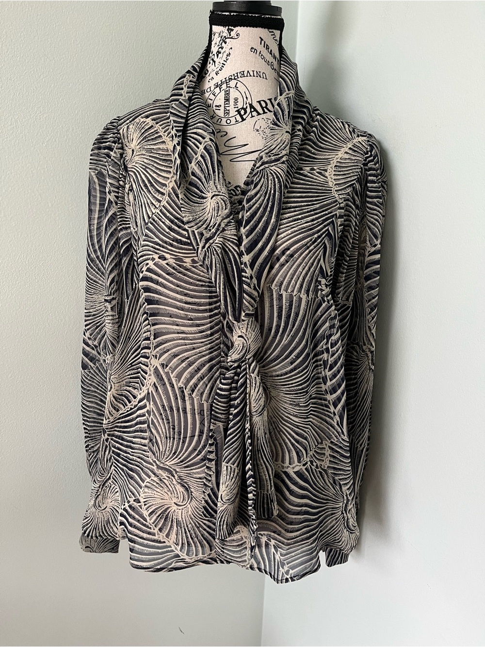 Artlove Navy & Cream Shell Patterned Tie-Neck Blouse